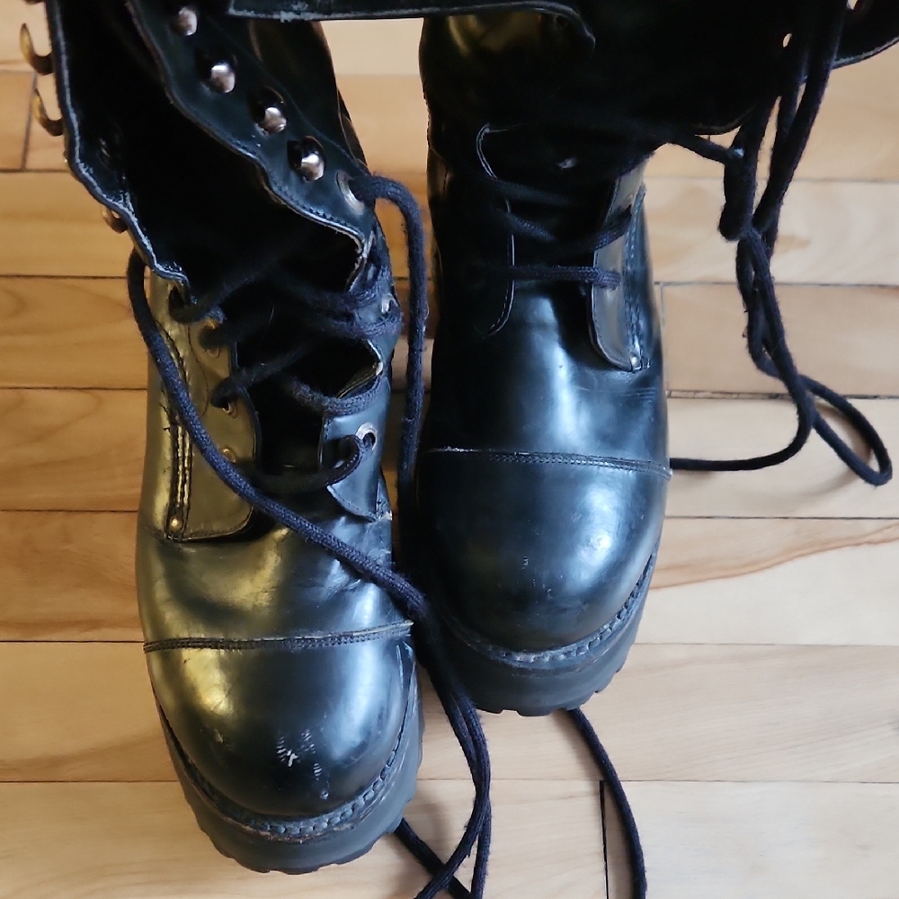 Black Platform Lace-Up Leather Boots - Picture 5 of 16
